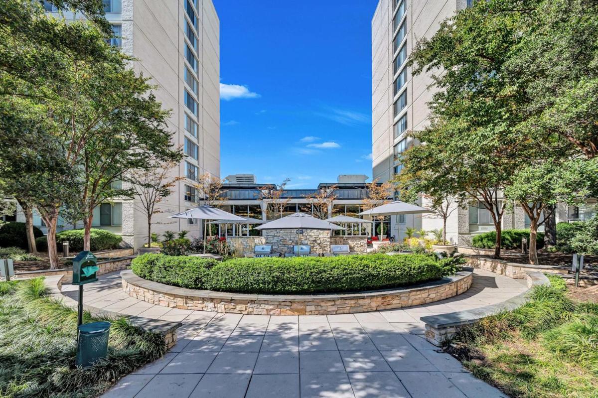 Beautiful 2Br Apartment At Crystal City With Gym 알링턴 외부 사진