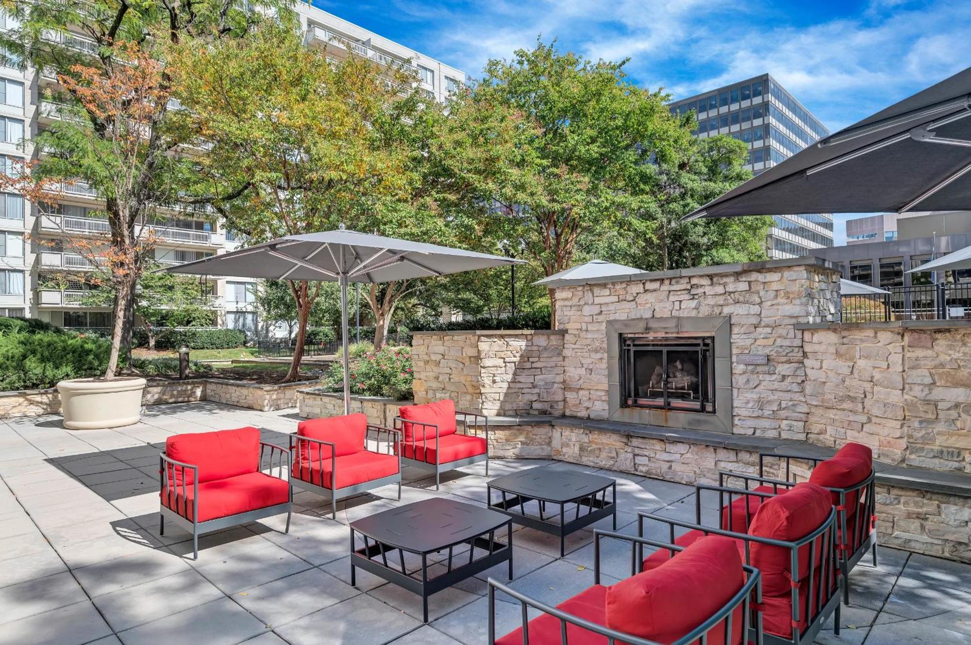 Beautiful 2Br Apartment At Crystal City With Gym 알링턴 외부 사진