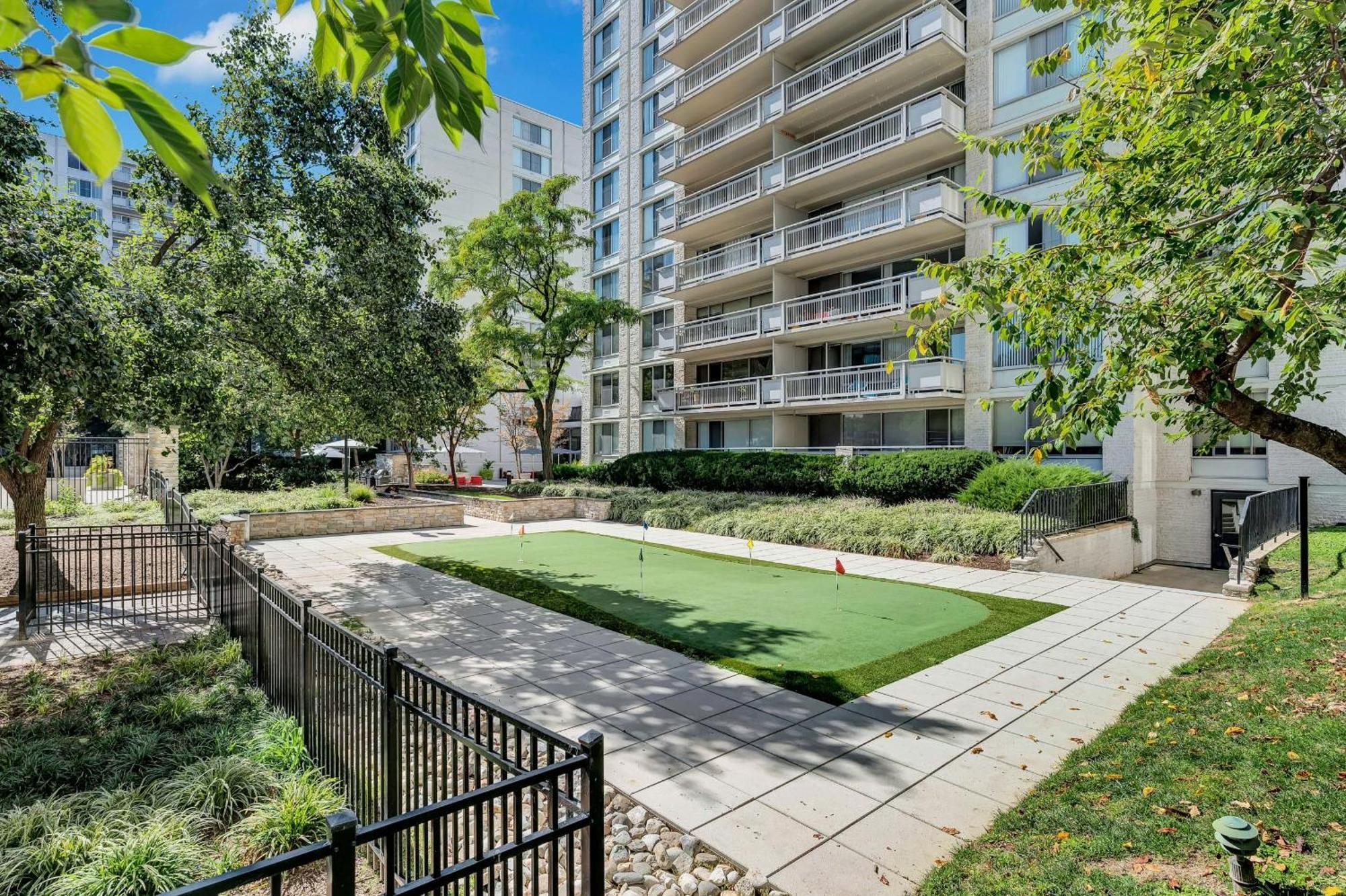 Beautiful 2Br Apartment At Crystal City With Gym 알링턴 외부 사진