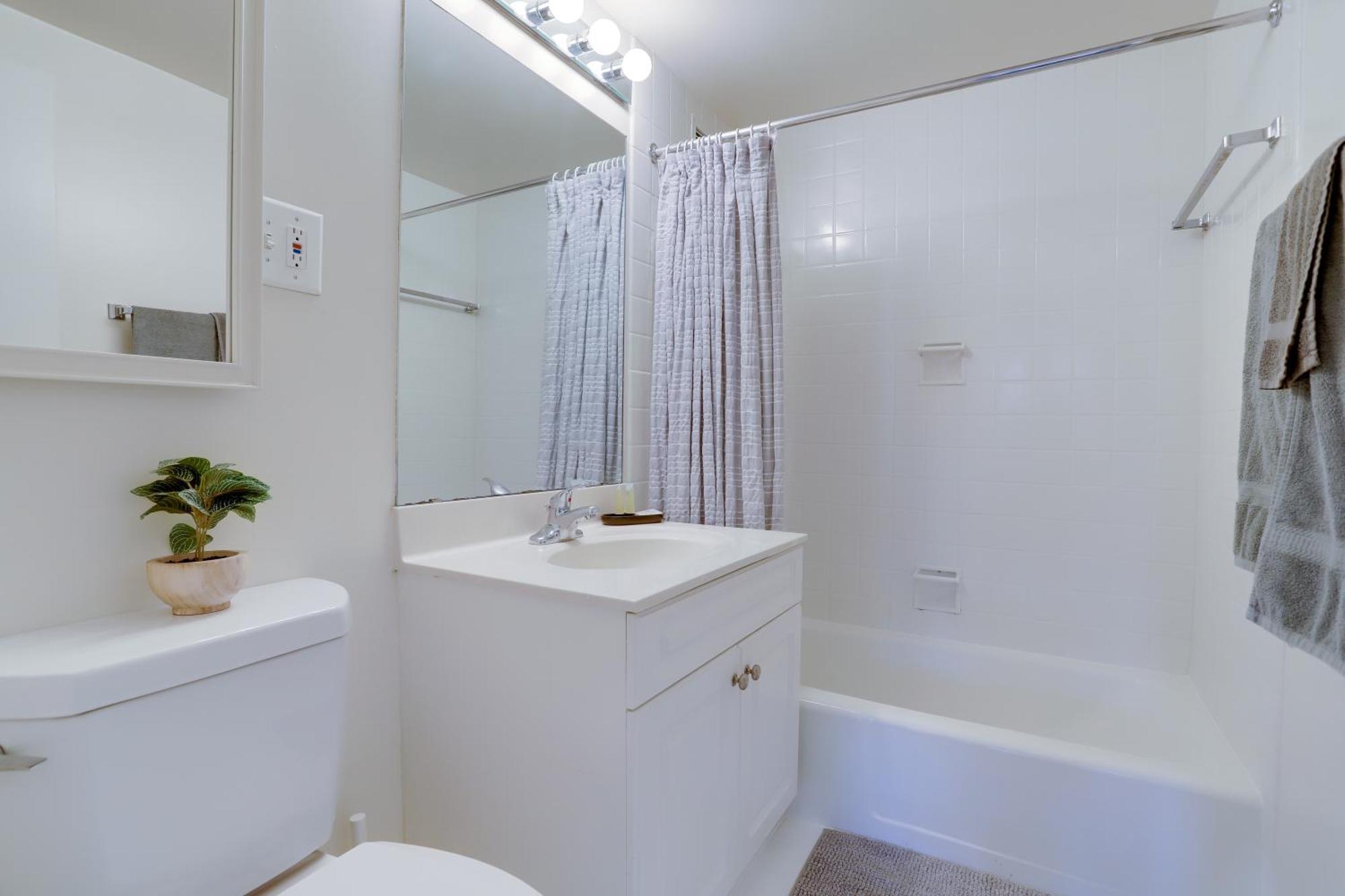 Beautiful 2Br Apartment At Crystal City With Gym 알링턴 외부 사진