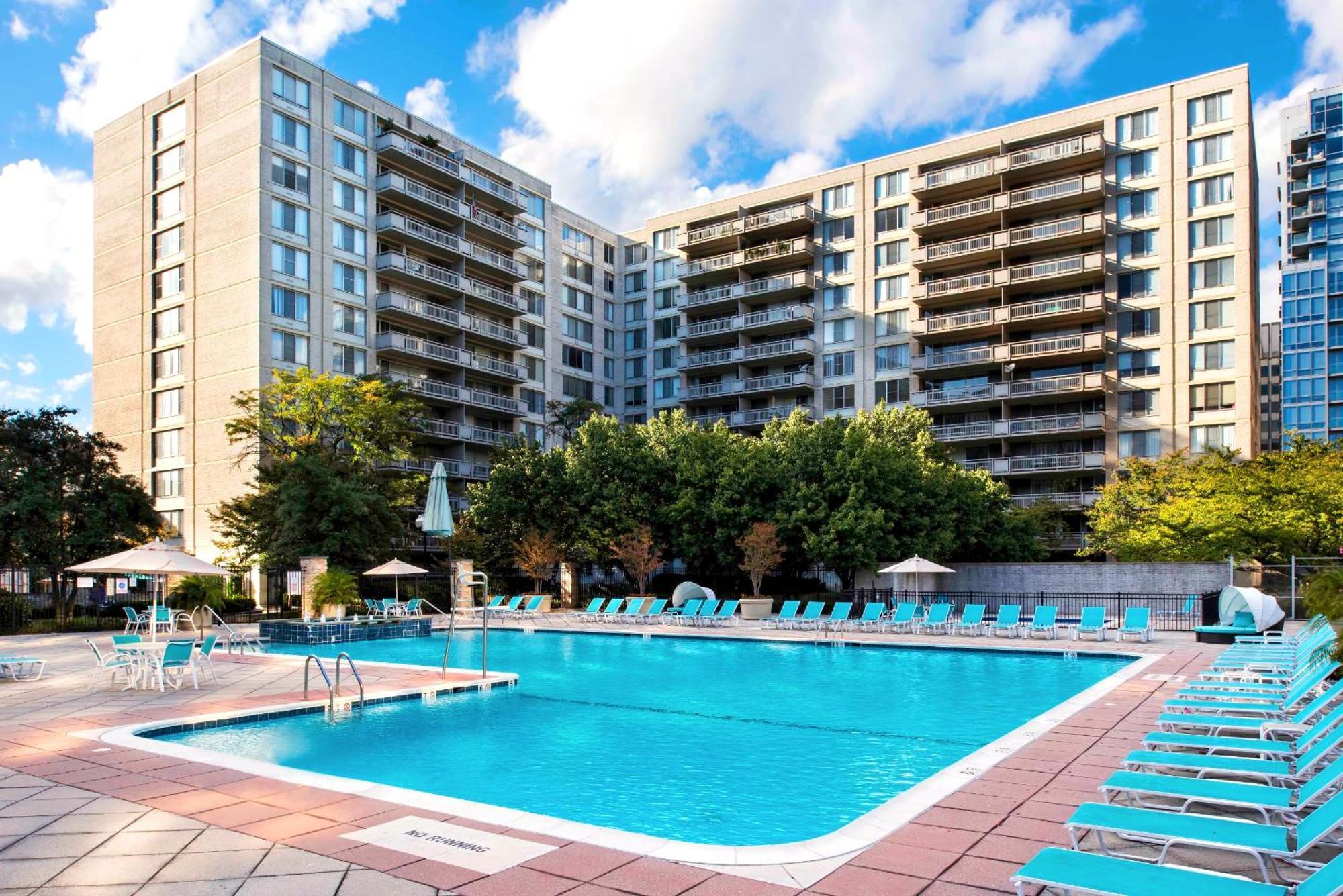 Beautiful 2Br Apartment At Crystal City With Gym 알링턴 외부 사진